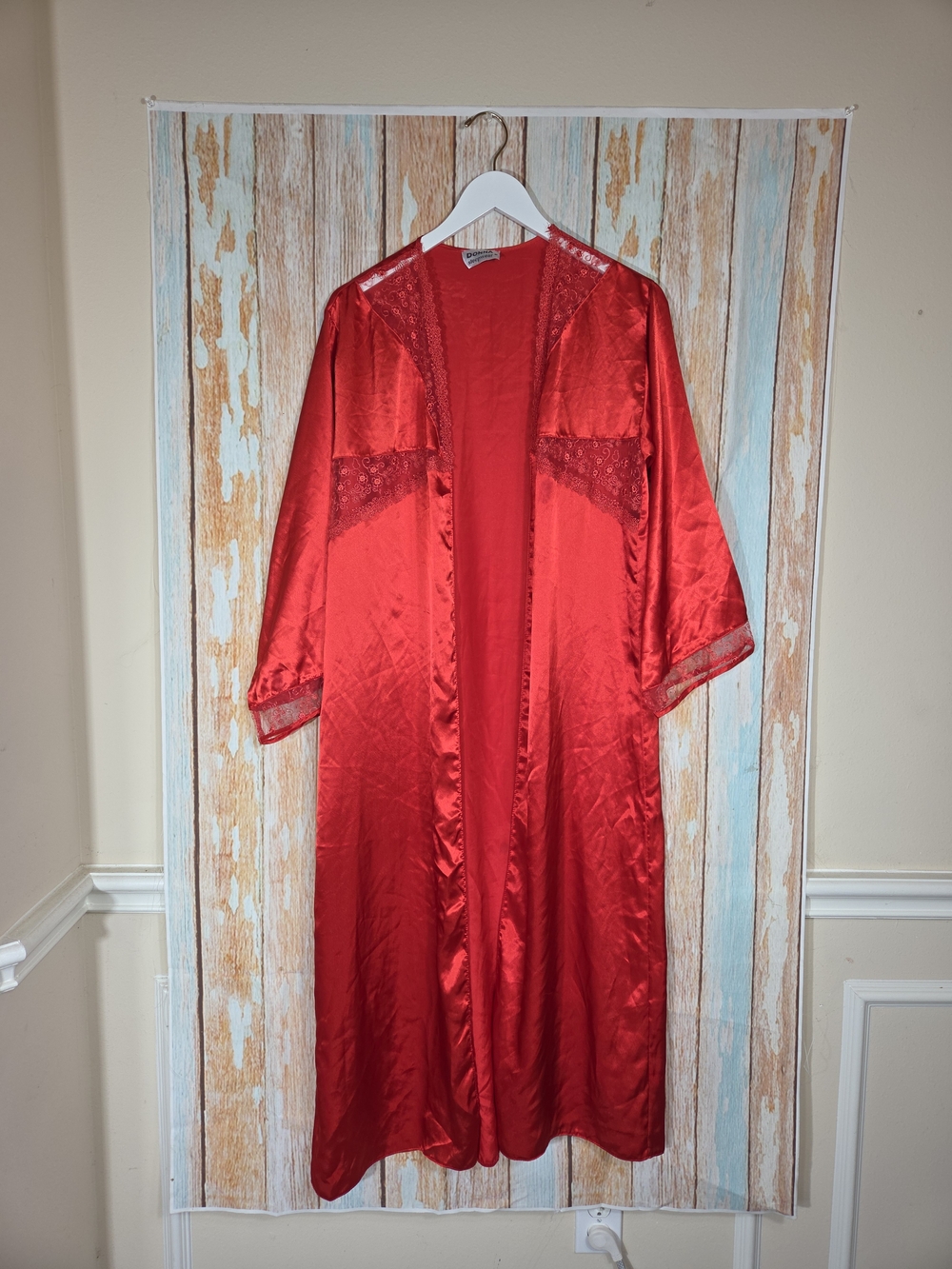 Donna Sleepwear Y2k Red Satin Lace-Trim Long Robe Kimono Duster. Size M